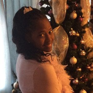 Meet your Posher, Cassandra